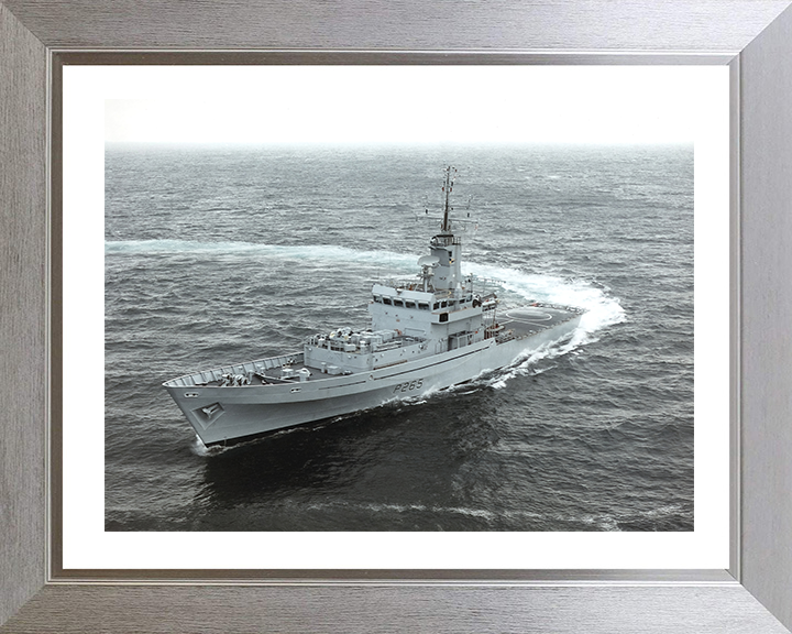 HMS Dumbarton Castle P265 | Photo Print | Framed Print | Castle Class | Patrol Vessel | Royal Navy Hampshire Prints
