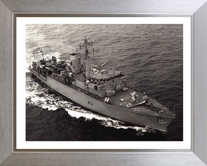 HMS Cottesmore M32 | Photo Print | Framed Print | Hunt Class | Mine Warfare Vessel | Royal Navy Hampshire Prints