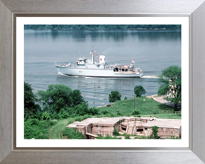 HMS Cottesmore M32 | Photo Print | Framed Print | Hunt Class | Mine Warfare Vessel | Royal Navy Hampshire Prints