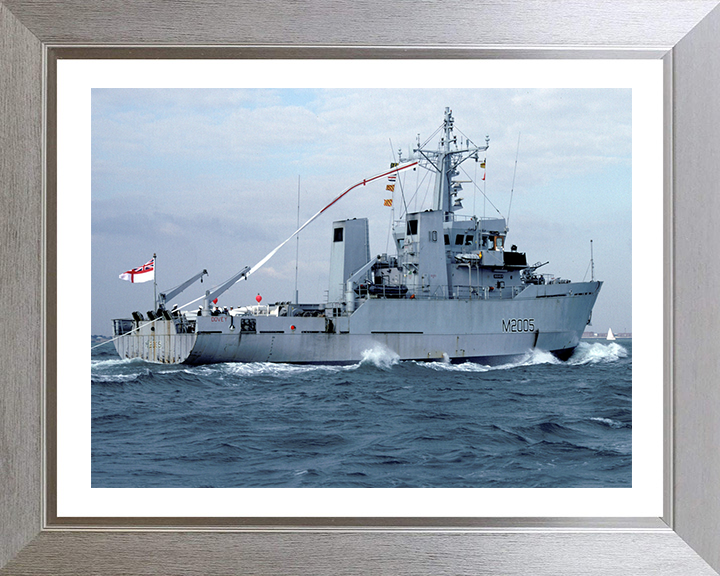 HMS Dovey M2005 Royal Navy River class minesweeper Photo Print or Framed Print - Hampshire Prints