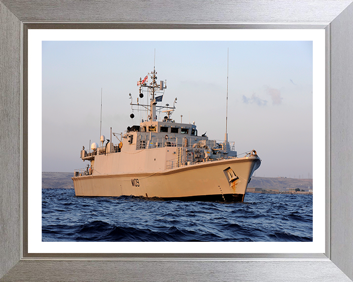 HMS Bangor M109 | Photo Print | Framed Print | Sandown Class | Minehunter | Royal Navy Hampshire Prints