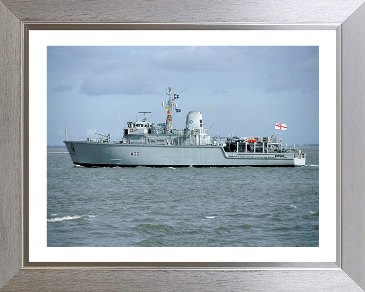 HMS Dulverton M35 | Photo Print | Framed Print | Hunt Class | Mine Warfare Vessel | Royal Navy Hampshire Prints