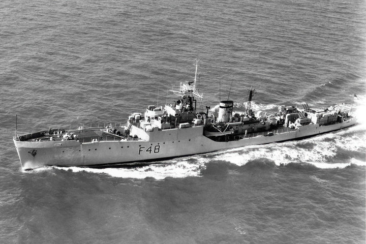 HMS Dundas F48 | Photo Print | Framed Print | Blackwood Class | Frigate | Royal Navy Hampshire Prints