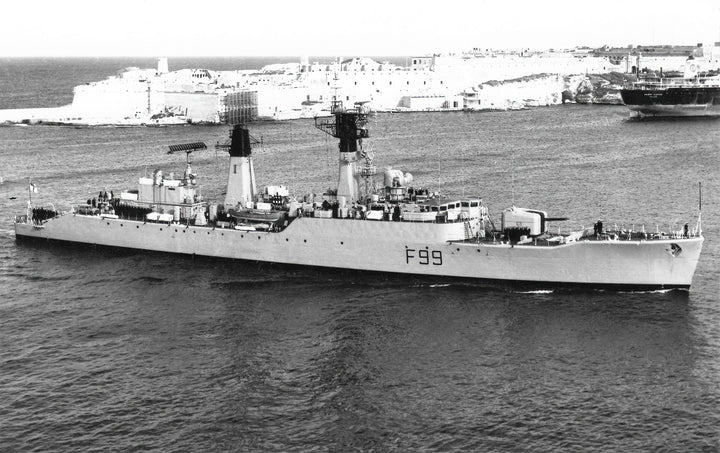 HMS Lincoln F99 Royal Navy Salisbury class frigate Photo Print or Framed Print - Hampshire Prints