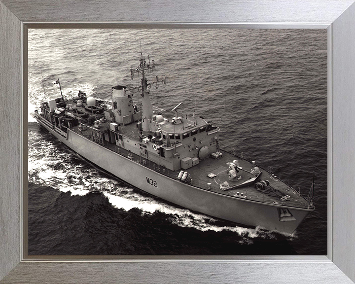 HMS Cottesmore M32 | Photo Print | Framed Print | Hunt Class | Mine Warfare Vessel | Royal Navy Hampshire Prints