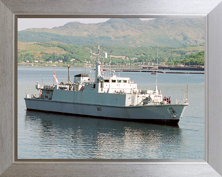 HMS Blyth M111 | Photo Print | Framed Print | Sandown Class | Minehunter | Royal Navy Hampshire Prints