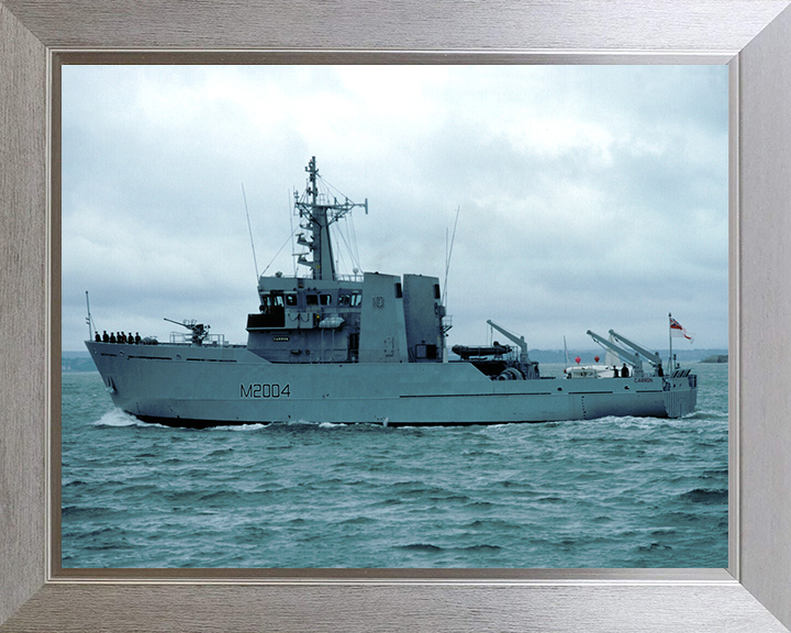 HMS Carron M2004 | Photo Print | Framed Print | River Class | Minesweeper | Royal Navy Hampshire Prints