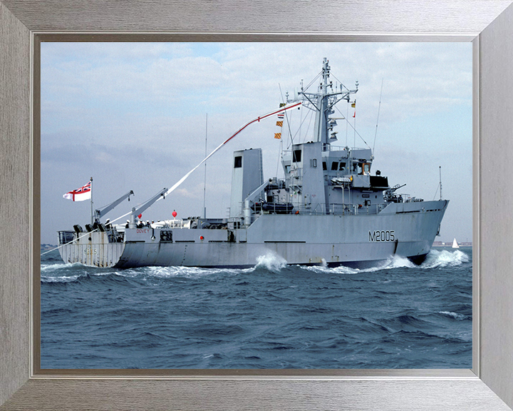 HMS Dovey M2005 | Photo Print | Framed Print | River Class | Minesweeper | Royal Navy Hampshire Prints