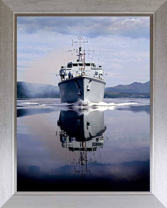 HMS Brocklesby M33 | Photo Print | Framed Print | Hunt Class | Mine Warfare Vessel | Royal Navy Hampshire Prints