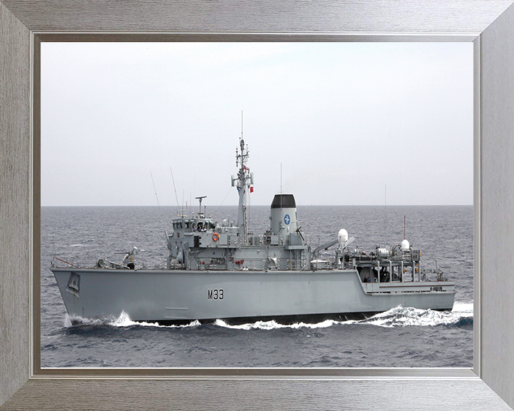 HMS Brocklesby M33 | Photo Print | Framed Print | Hunt Class | Mine Warfare Vessel | Royal Navy Hampshire Prints