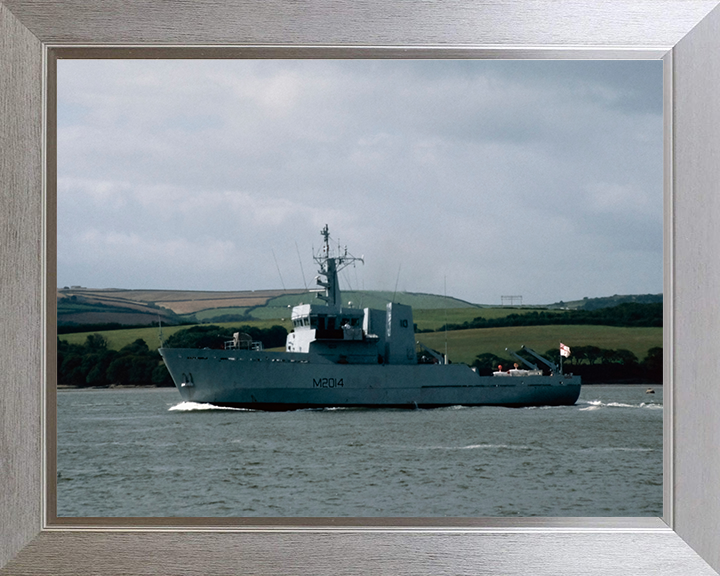 HMS Arun M2014 Royal Navy River class minesweeper Photo Print or Framed Print - Hampshire Prints