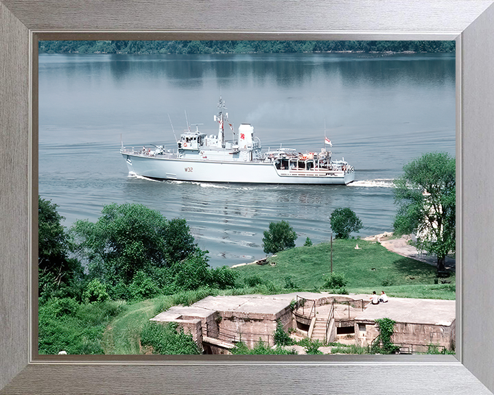 HMS Cottesmore M32 | Photo Print | Framed Print | Hunt Class | Mine Warfare Vessel | Royal Navy Hampshire Prints