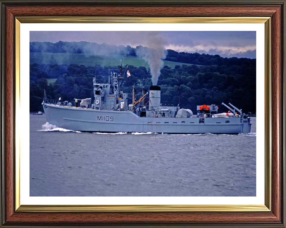 HMS Bickington M1109 Royal Navy Ton Class Minesweeper Photo Print or Framed Print - Hampshire Prints