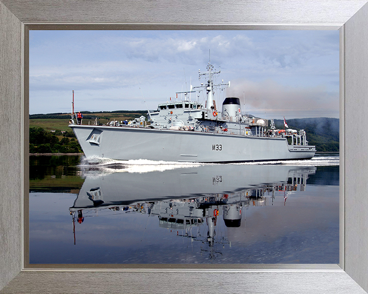 HMS Brocklesby M33 | Photo Print | Framed Print | Hunt Class | Mine Warfare Vessel | Royal Navy Hampshire Prints