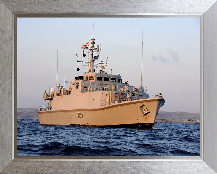 HMS Bangor M109 | Photo Print | Framed Print | Sandown Class | Minehunter | Royal Navy Hampshire Prints