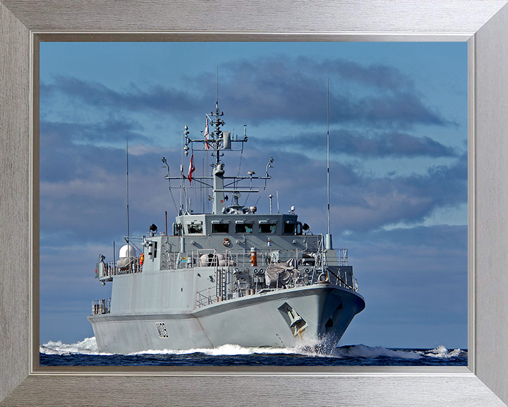 HMS Bangor M109 Royal Navy Sandown class minehunter Photo Print or Framed Print - Hampshire Prints