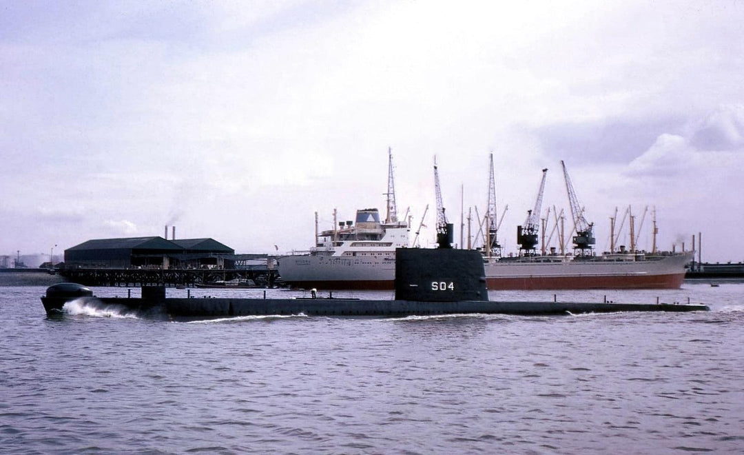 HMS Grampus (S04) Photo Print - Port Side - Royal Navy Porpoise Class Submarine Posters, Prints, & Visual Artwork Hampshire Prints 6 x 4 No Frame No