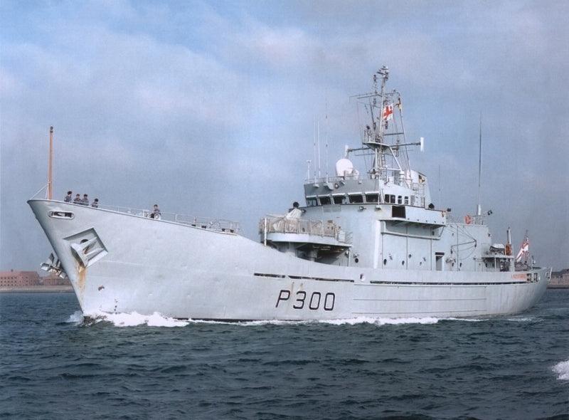 HMS Lindisfarne P300 | Photo Print | Framed Print | Island Class | Patrol Vessel | Royal Navy Hampshire Prints