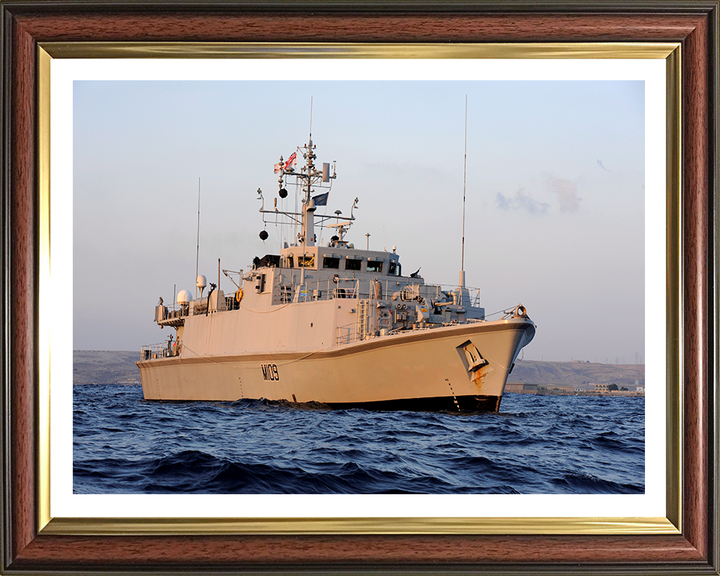 HMS Bangor M109 | Photo Print | Framed Print | Sandown Class | Minehunter | Royal Navy Hampshire Prints