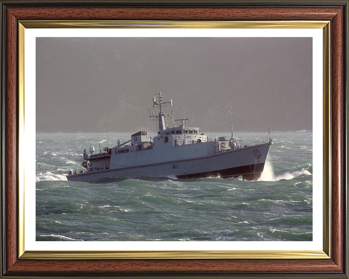 HMS Blyth M111 | Photo Print | Framed Print | Sandown Class | Minehunter | Royal Navy Hampshire Prints