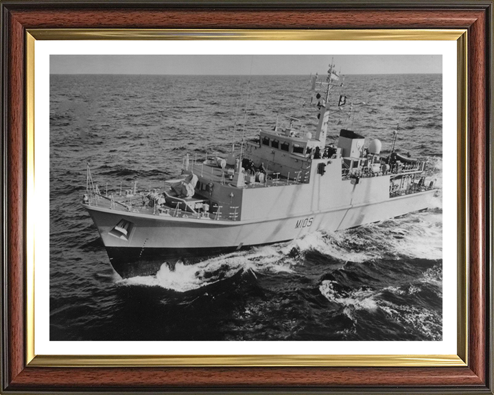 HMS Bridport M105 | Photo Print | Framed Print | Sandwon Class | Minehunter | Royal Navy Hampshire Prints