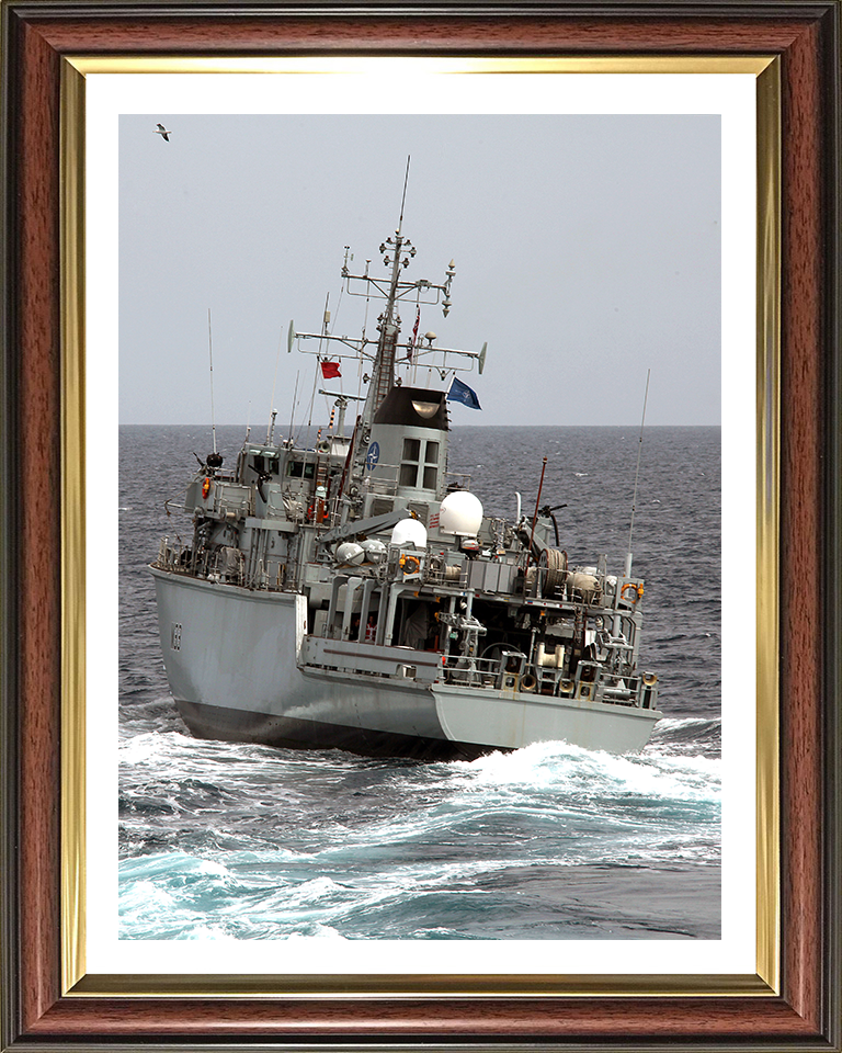 HMS Brocklesby M33 | Photo Print | Framed Print | Hunt Class | Mine Warfare Vessel | Royal Navy Hampshire Prints