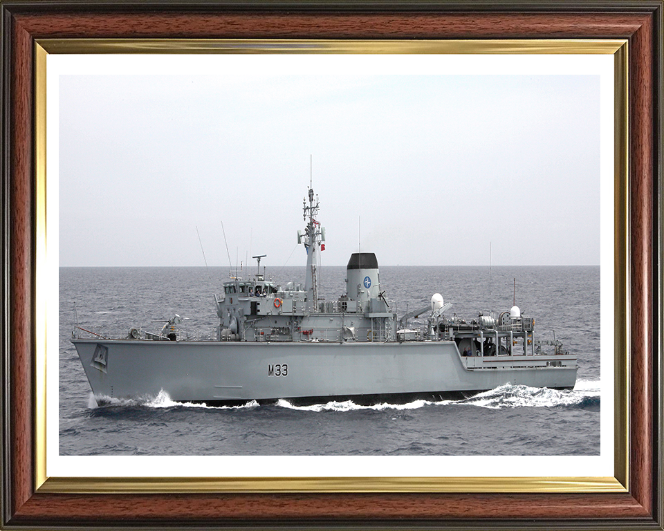 HMS Brocklesby M33 | Photo Print | Framed Print | Hunt Class | Mine Warfare Vessel | Royal Navy Hampshire Prints