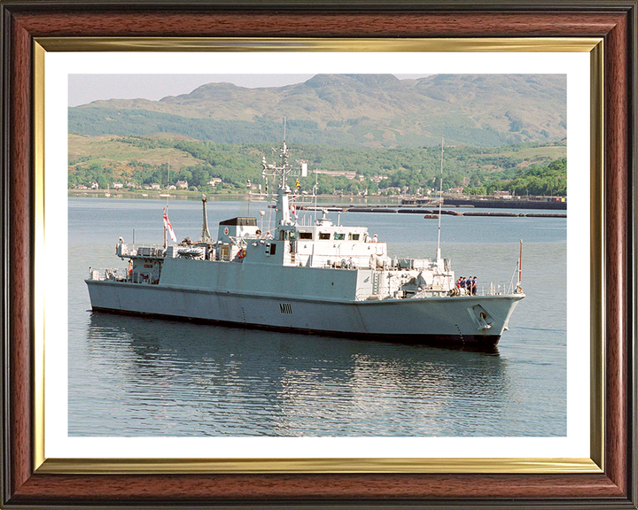 HMS Blyth M111 | Photo Print | Framed Print | Sandown Class | Minehunter | Royal Navy Hampshire Prints