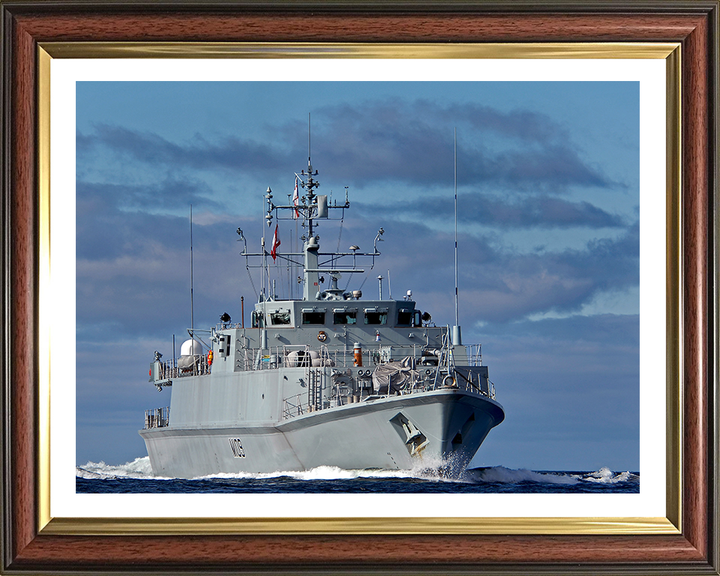 HMS Bangor M109 | Photo Print | Framed Print | Sandown Class | Minehunter | Royal Navy Hampshire Prints