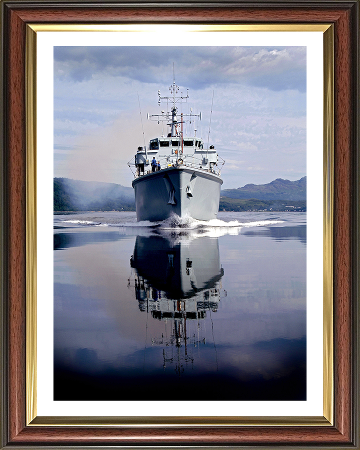 HMS Brocklesby M33 | Photo Print | Framed Print | Hunt Class | Mine Warfare Vessel | Royal Navy Hampshire Prints