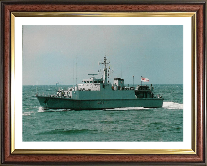 HMS Cromer M103 | Photo Print | Framed Print | Sandown Class | Minehunter | Royal Navy Hampshire Prints