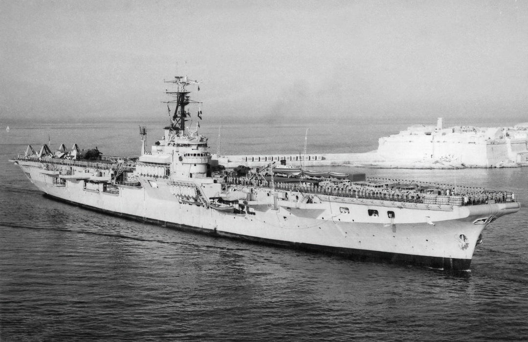 HMS Theseus R64 | Photo Print | Framed Print | Colossus Class | Aircraft Carrier | Royal Navy Hampshire Prints