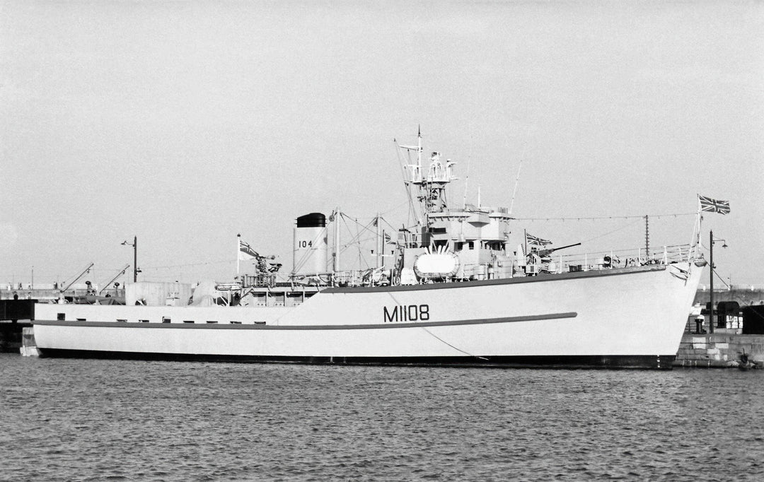 HMS Bevington M1108 Royal Navy Ton Class Minesweeper Photo Print or Framed Print - Hampshire Prints