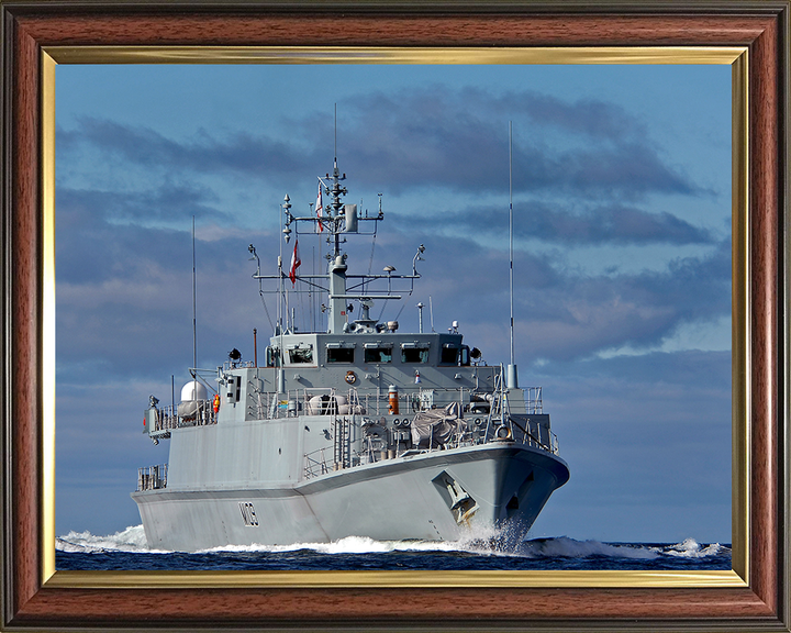 HMS Bangor M109 | Photo Print | Framed Print | Sandown Class | Minehunter | Royal Navy Hampshire Prints
