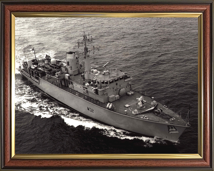 HMS Cottesmore M32 | Photo Print | Framed Print | Hunt Class | Mine Warfare Vessel | Royal Navy Hampshire Prints