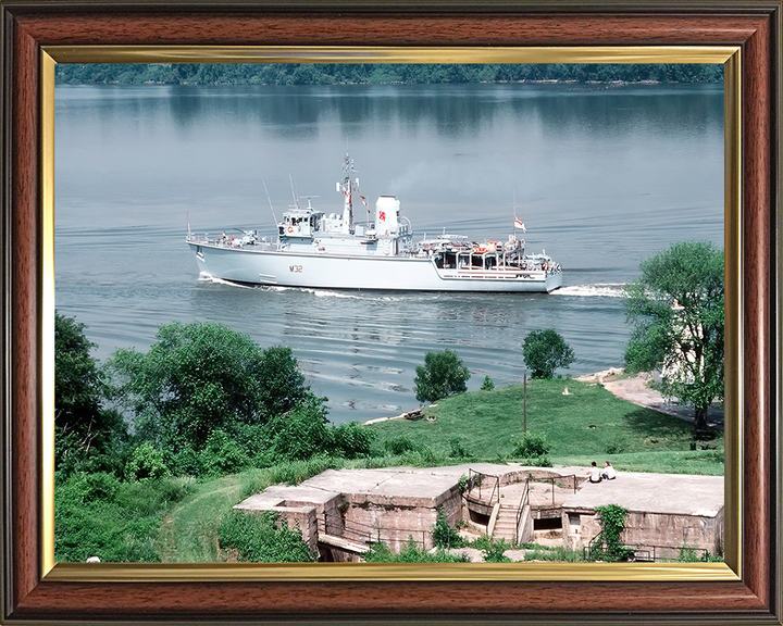 HMS Cottesmore M32 | Photo Print | Framed Print | Hunt Class | Mine Warfare Vessel | Royal Navy Hampshire Prints