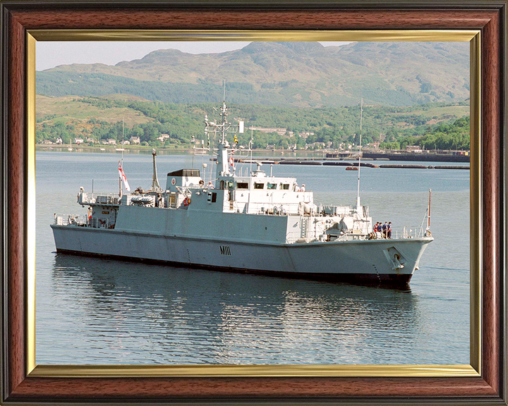 HMS Blyth M111 | Photo Print | Framed Print | Sandown Class | Minehunter | Royal Navy Hampshire Prints