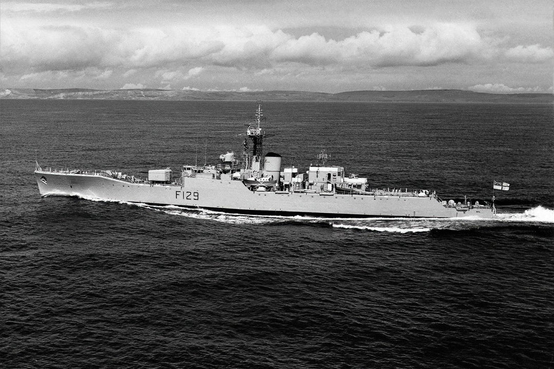 HMS Rhyl F129 | Photo Print | Framed Print | Poster | Rothesay Class | Frigate | Royal Navy Hampshire Prints