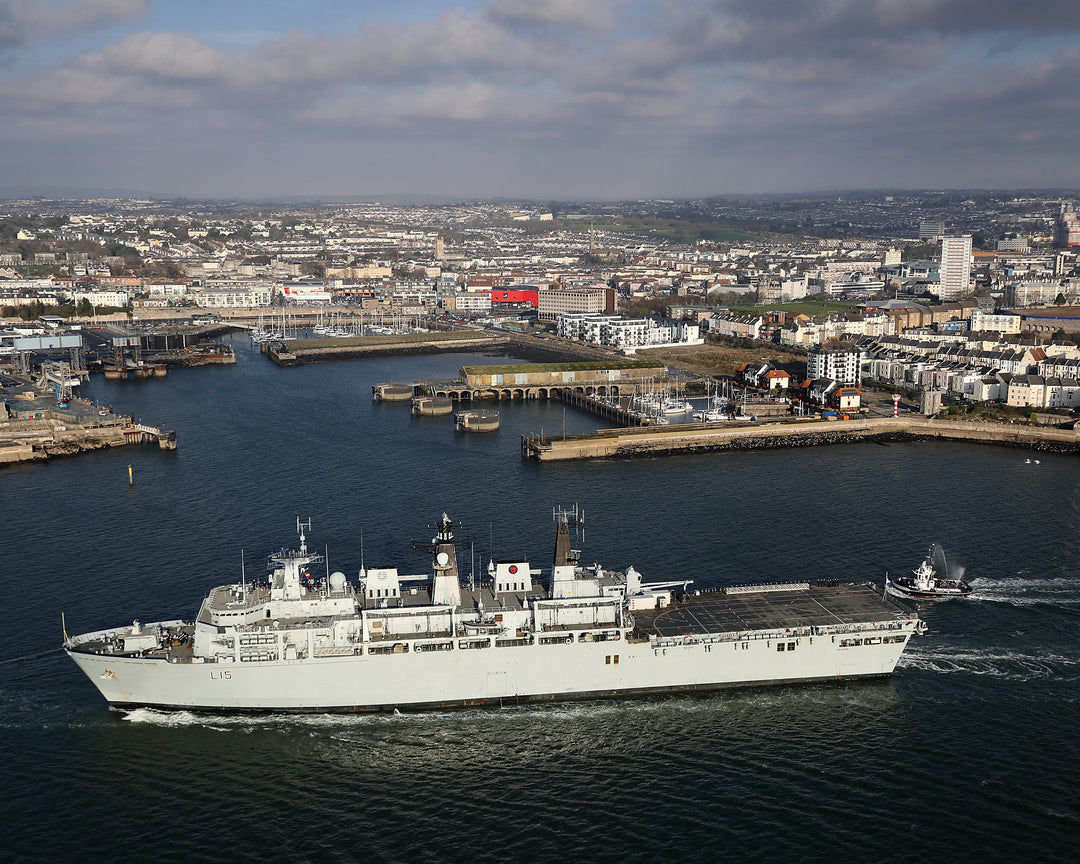 HMS Bulwark L15 Royal Navy Albion class amphibious ship Photo Print or Framed Print - Hampshire Prints