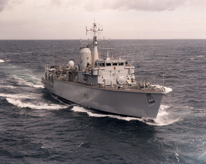 HMS Hurworth M39 | Photo Print | Framed Print | Hunt Class | Mine Warfare Vessel | Royal Navy Hampshire Prints
