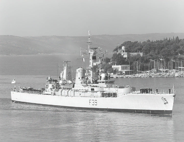 HMS Naiad F39 | Photo Print | Framed Print | Poster | Leander Class | Frigate | Royal Navy Hampshire Prints