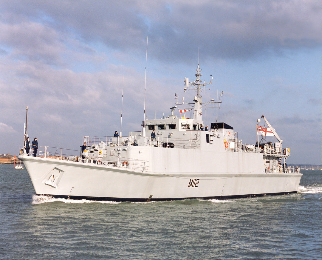 HMS Shoreham M112 | Photo Print | Framed Print | Sandown Class | Minehunter | Royal Navy Hampshire Prints