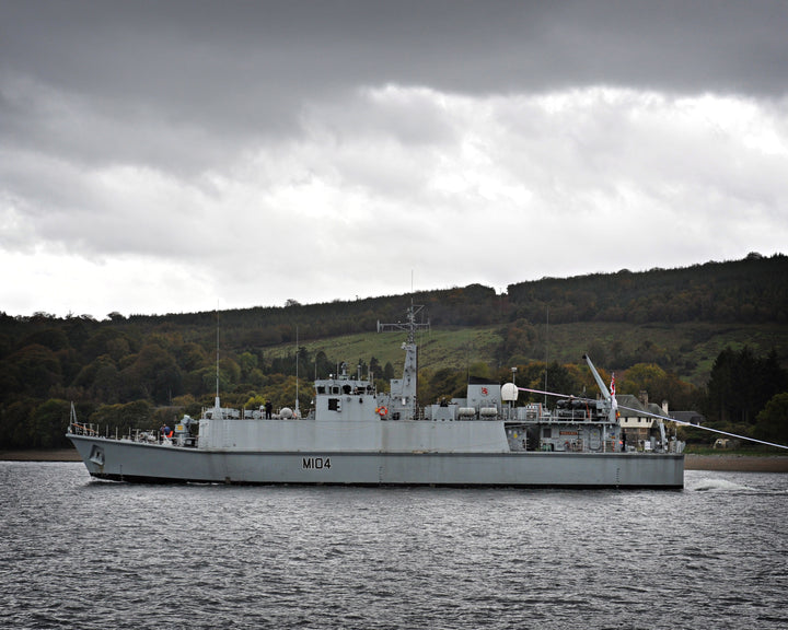 HMS Walney M104 | Photo Print | Framed Print | Sandown Class | minesweeper | Royal Navy Hampshire Prints